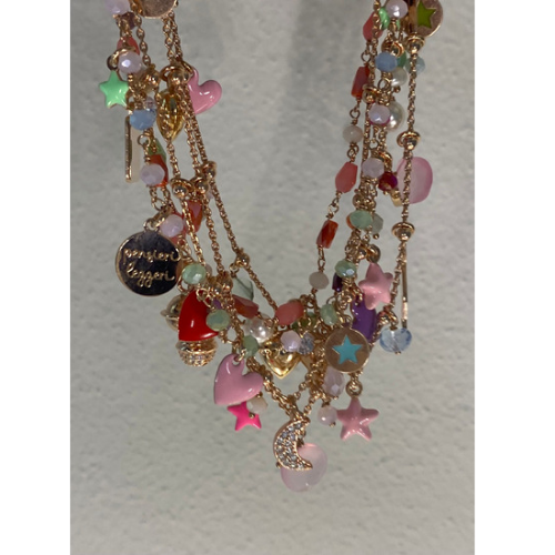 Collana mini Lucilla nei toni lilla, rosa e fucsia.