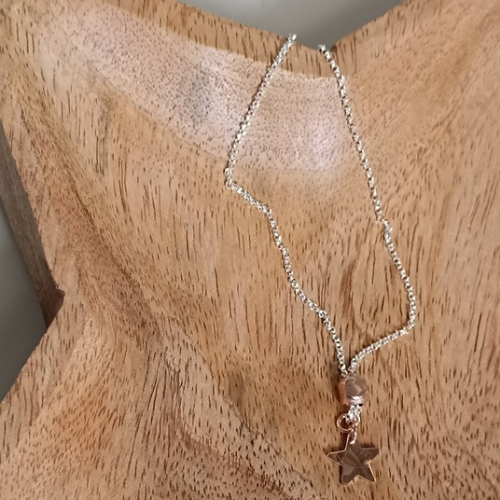 Collana con stella martellata e sassolino
