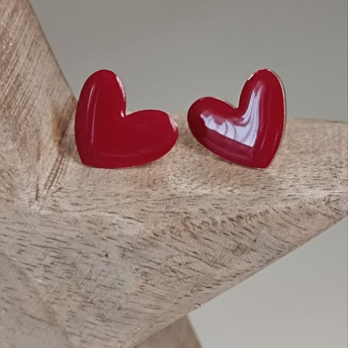 Orecchino a cuore in smalto