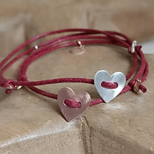 "batticuore" bracciale in cordino con cuore a bottone satinato e martellato
