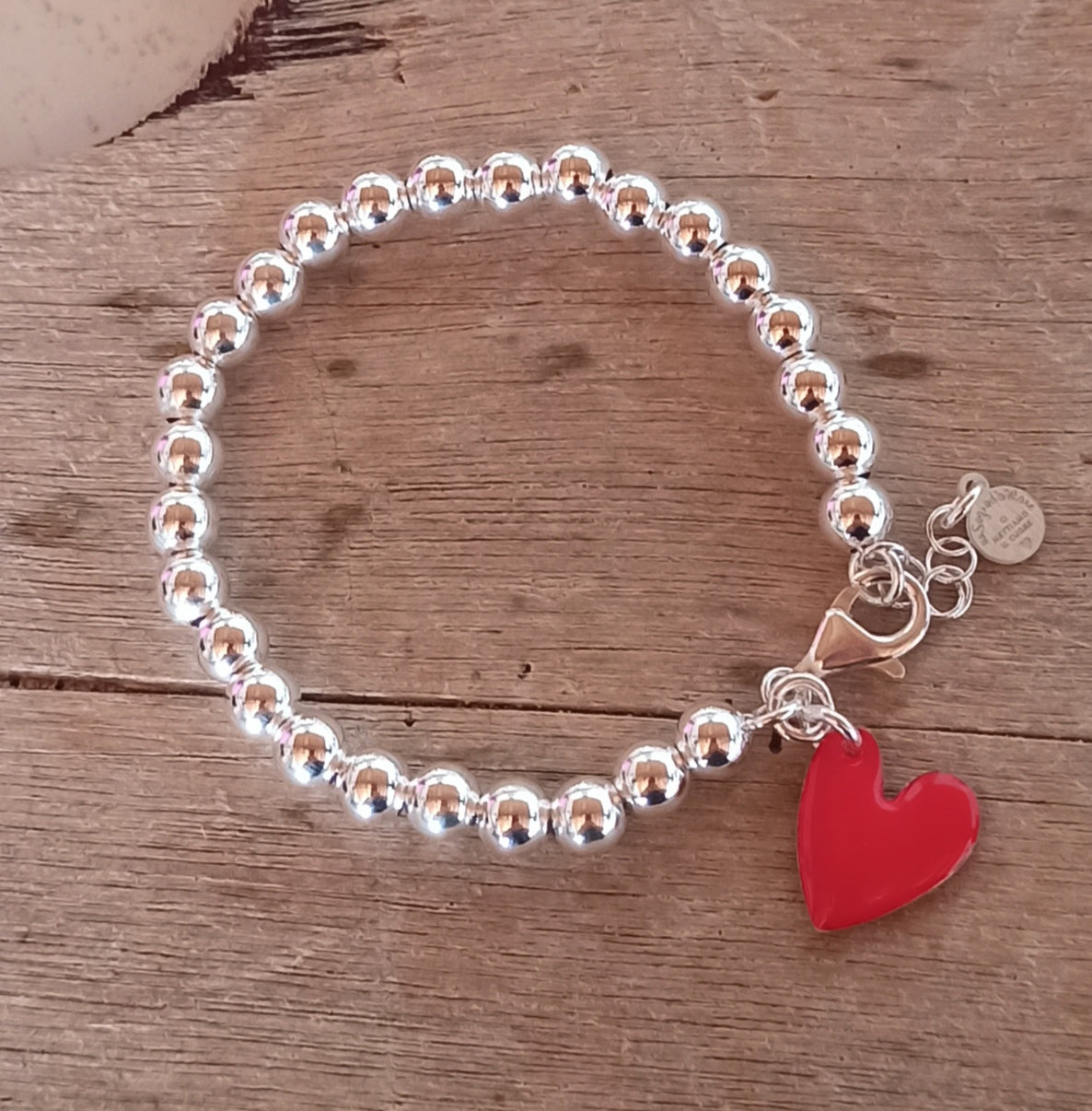 Bracciale sfere lisce con cuore rosso