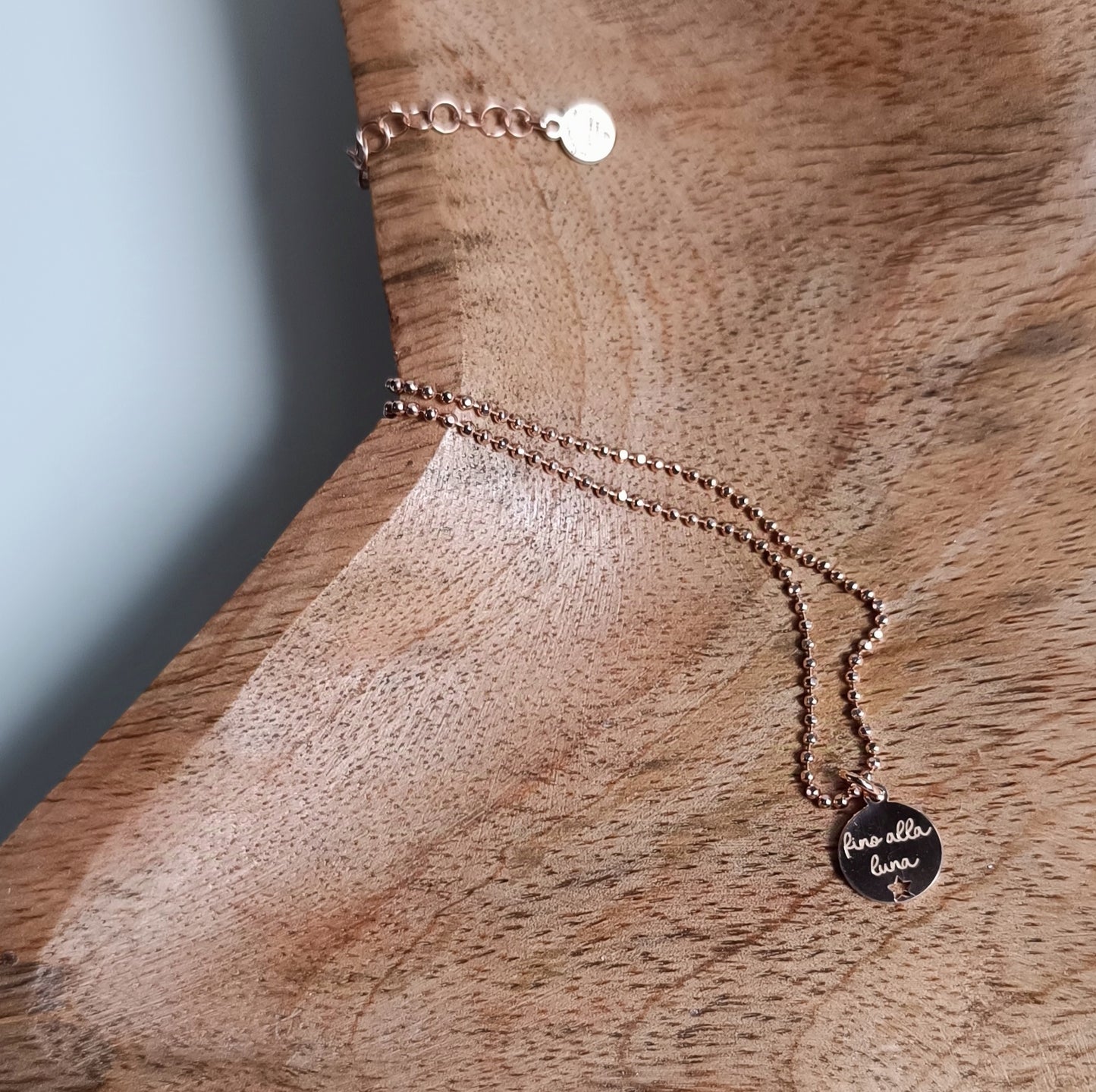 Collana con targhetta "fino alla luna, fino alle stelle"