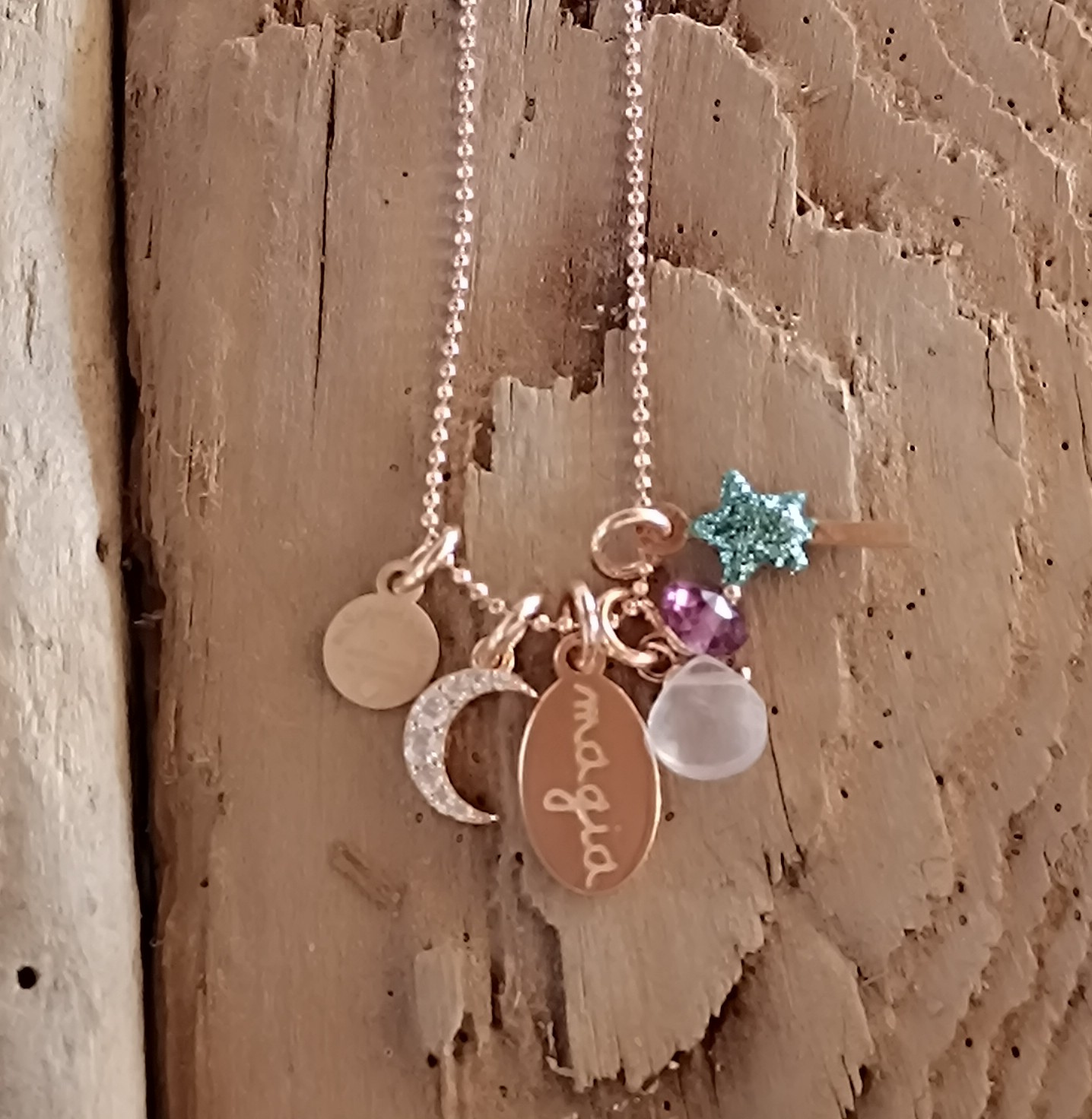 Collana portamifortuna con targhetta sussurro o parolina