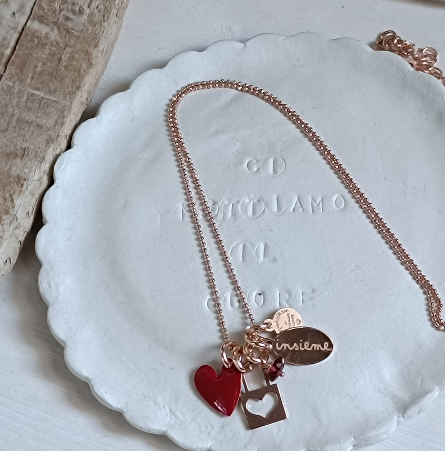 Collana portamifortuna con targhetta sussurro o parolina