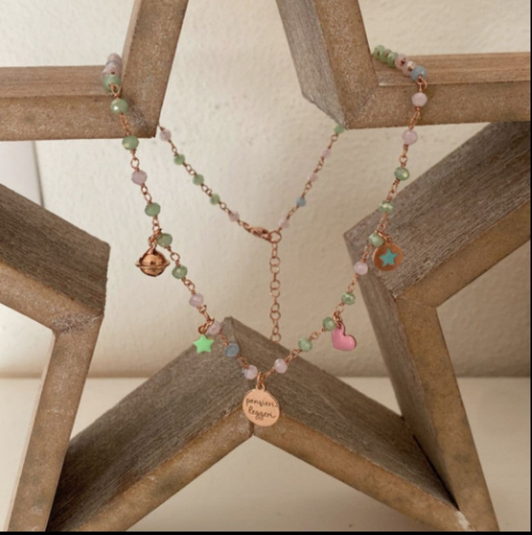 Collana in catena rosario con cinque charms