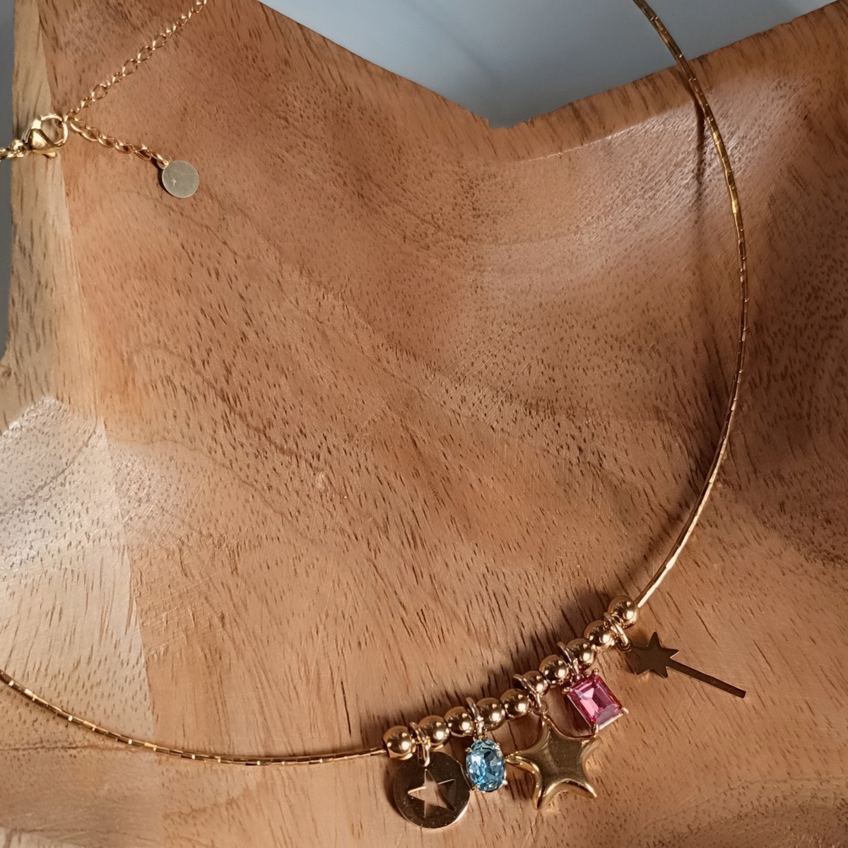 Collana rigida