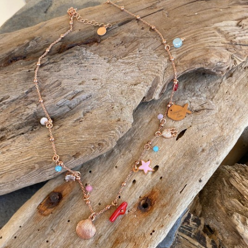 Collana miniLucilla nei toni rosa, rosso e turchese con pescetto portami al mare