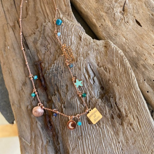Collana miniLucilla nei toni acquamarina e turchese con targhetta portami al mare