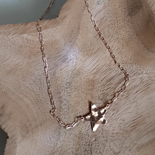 Collana stella grande texture martellata