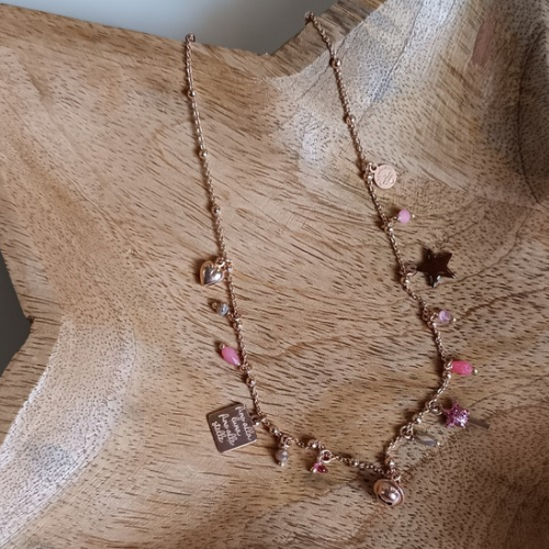 Collana miniLucilla nei toni fucsia e cioccolato fondente che si fondono insieme creando una collana dal gusto vibrante