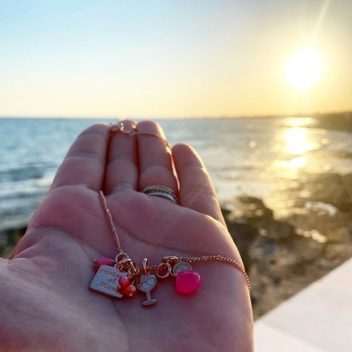 Collana  portamifortuna " ci vediamo per un aperitivo"