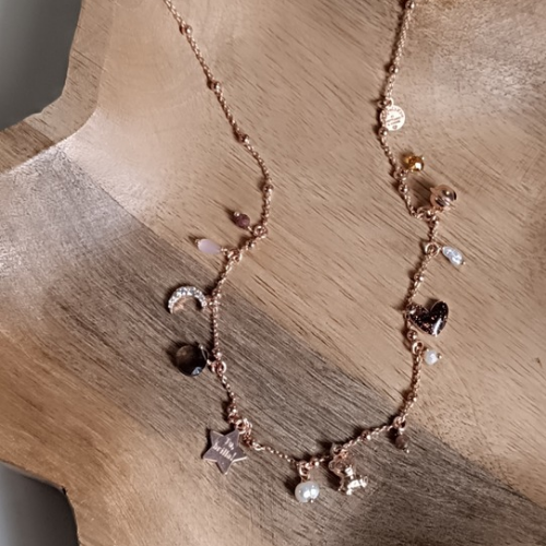 Collana mini Lucilla nei toni del marrone e perle con cuore in smalto marrone glitter