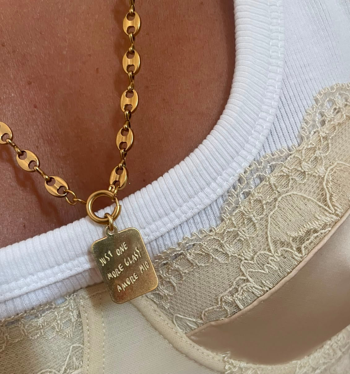 Collana in catena marinara con targhetta "just one more glass amore mio"